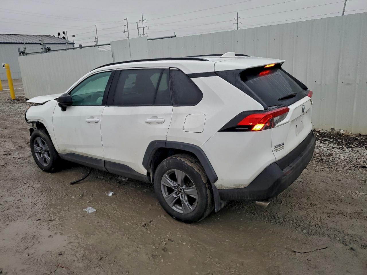 2022 TOYOTA RAV4 LE photo 2