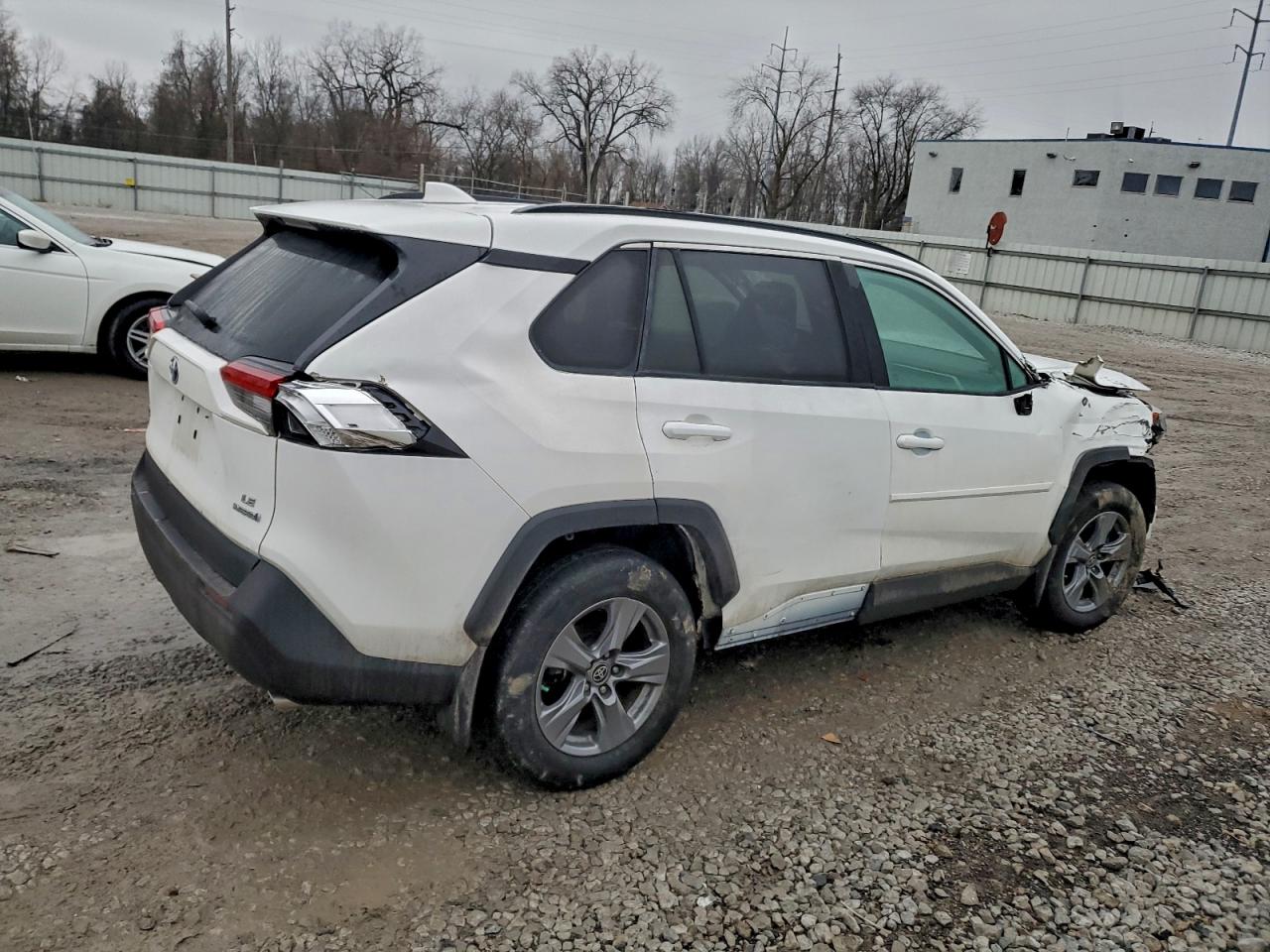 2022 TOYOTA RAV4 LE photo 3