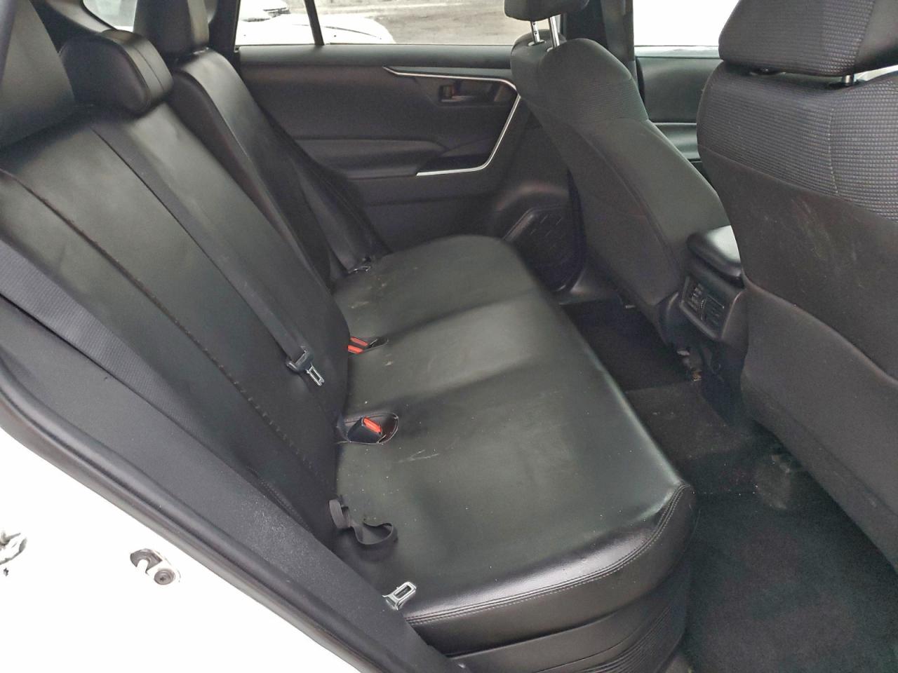 2022 TOYOTA RAV4 LE photo 11