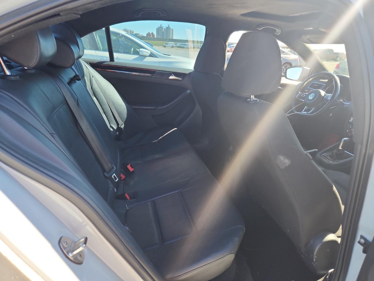 2017 VOLKSWAGEN JETTA GLI photo 10