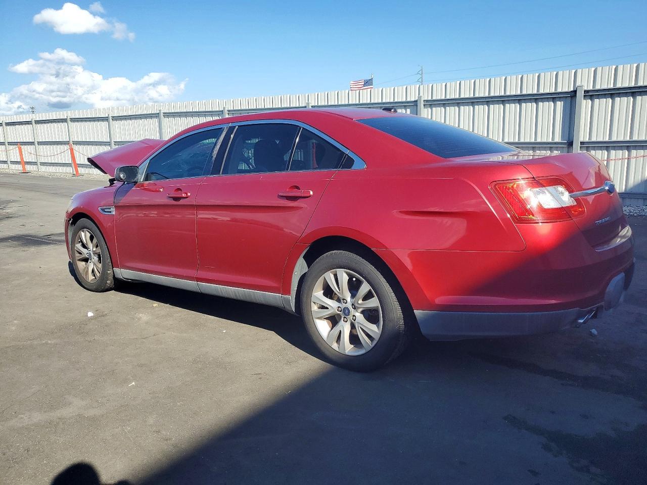 2010 FORD TAURUS SEL photo 2