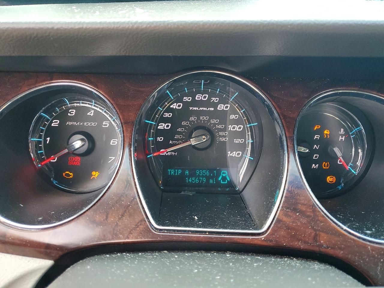 2010 FORD TAURUS SEL photo 9