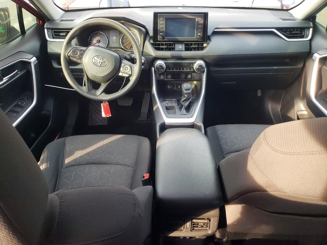 2019 TOYOTA RAV4 XLE photo 8