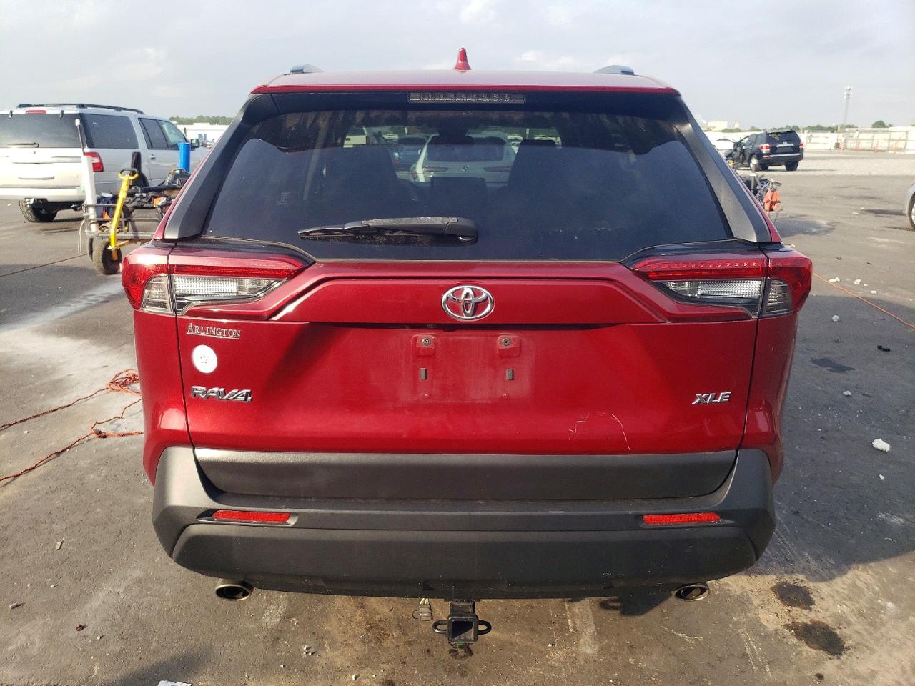 2019 TOYOTA RAV4 XLE photo 6