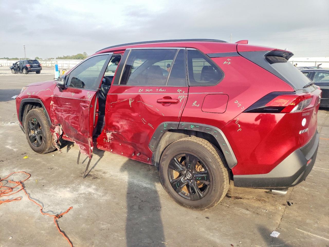 2019 TOYOTA RAV4 XLE photo 2