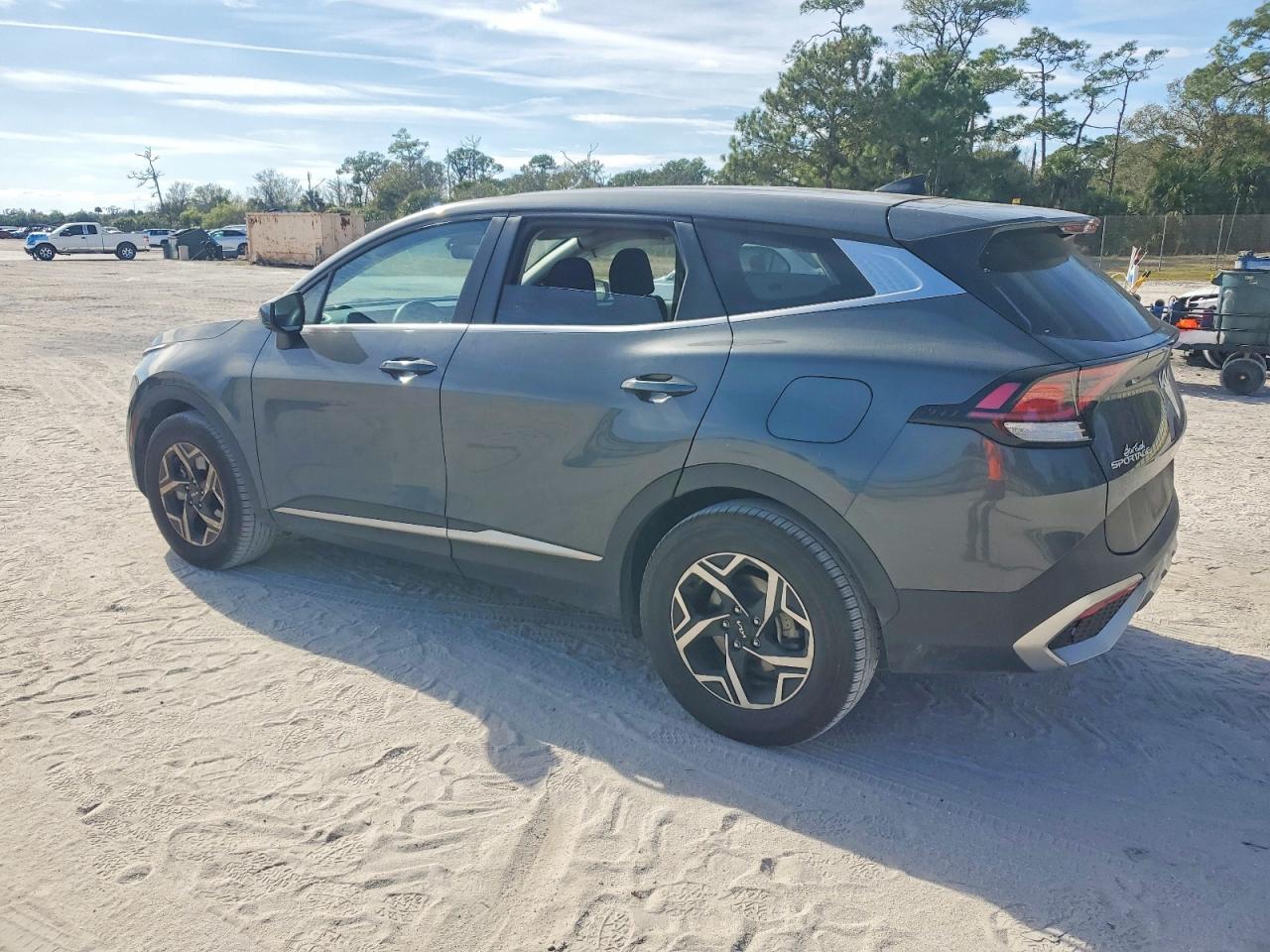 2023 KIA SPORTAGE LX photo 2