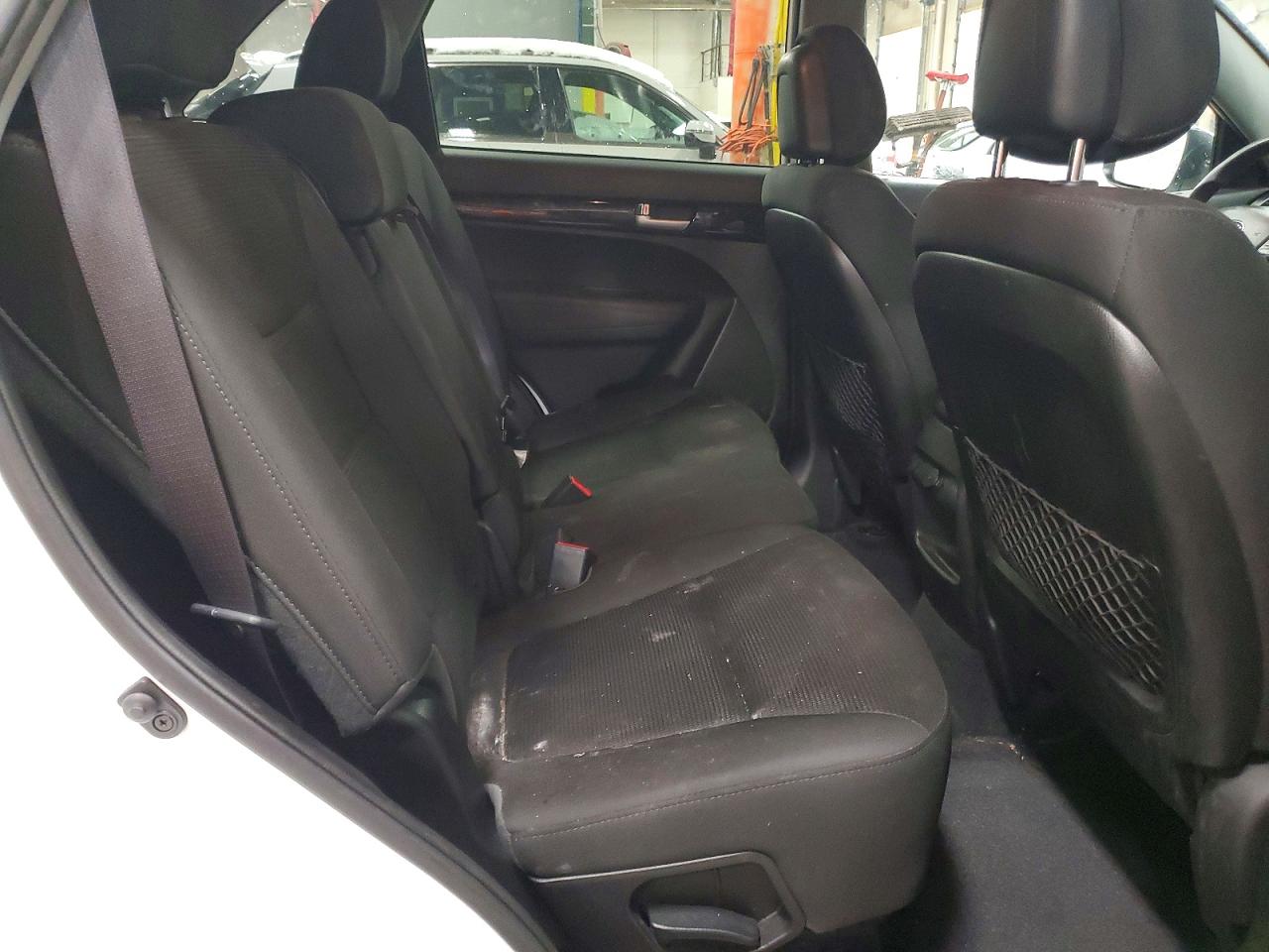 2015 KIA SORENTO LX photo 11