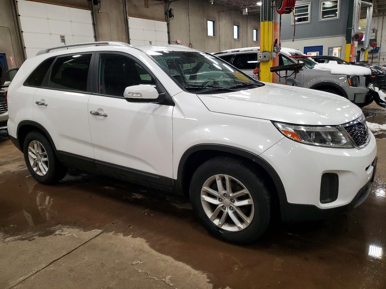 2015 KIA SORENTO LX photo 4