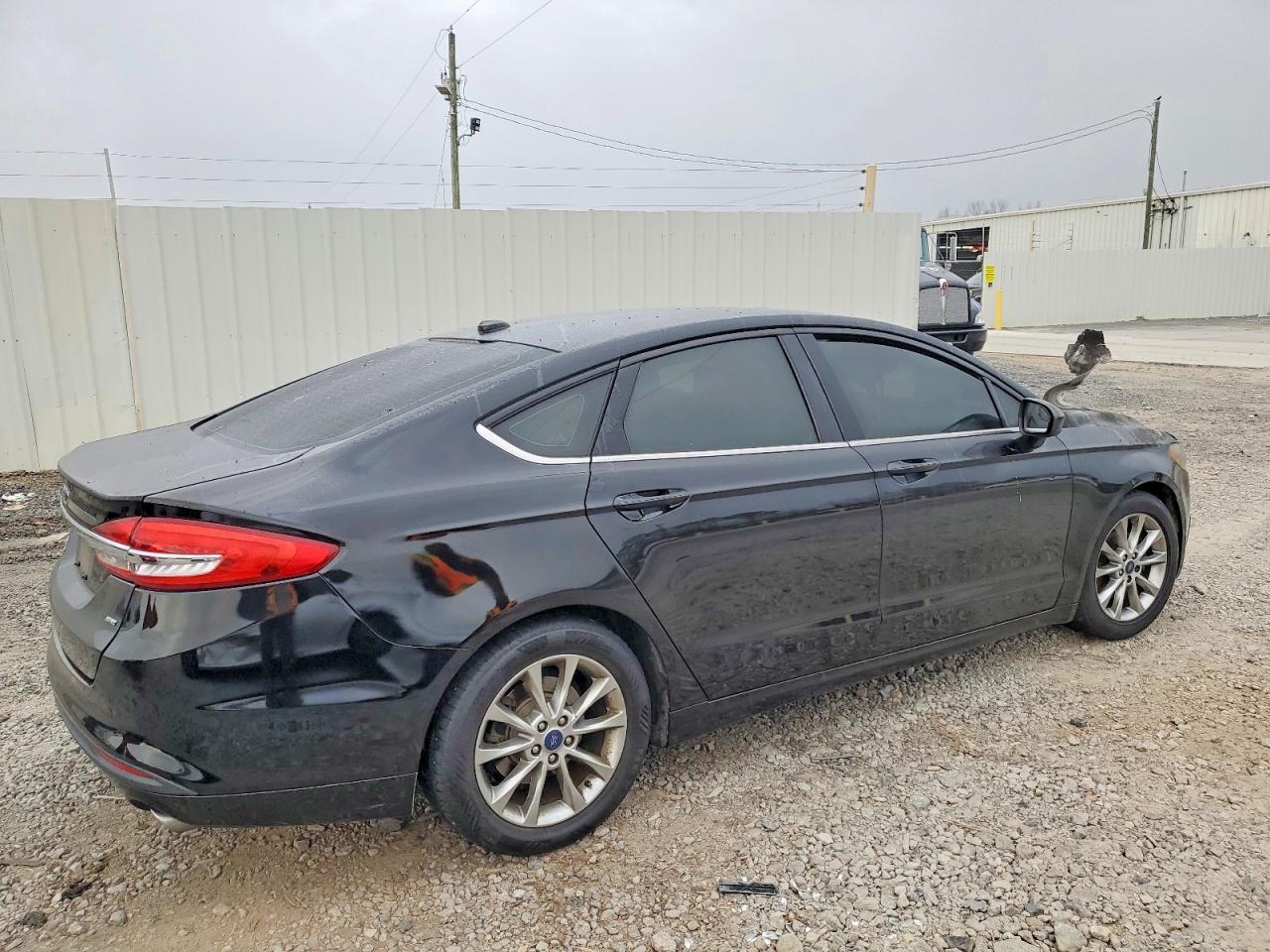 2017 FORD FUSION SE photo 3