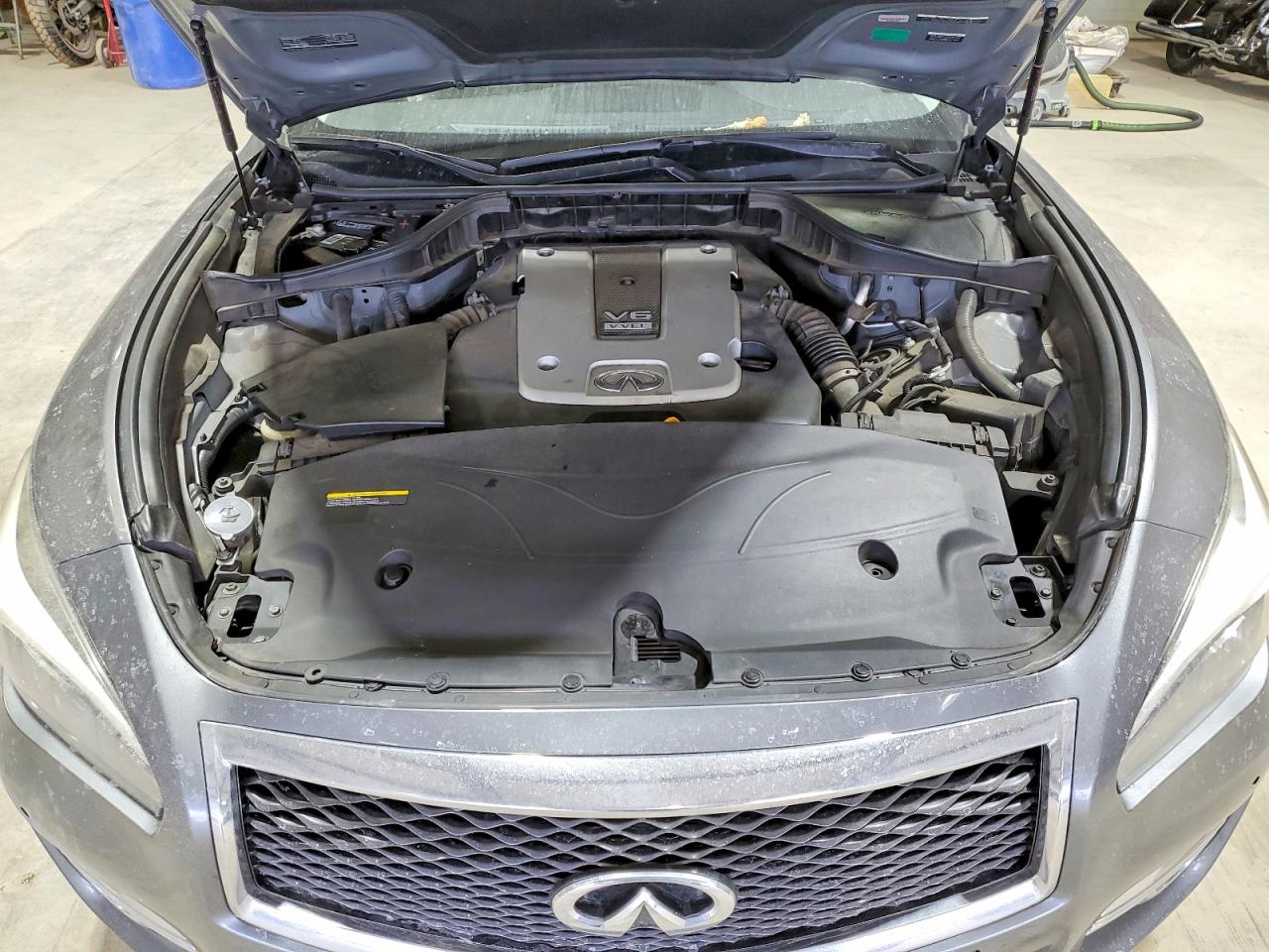 2016 INFINITI Q70L 3.7 photo 11