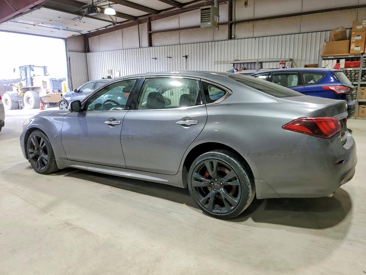 2016 INFINITI Q70L 3.7 photo 2