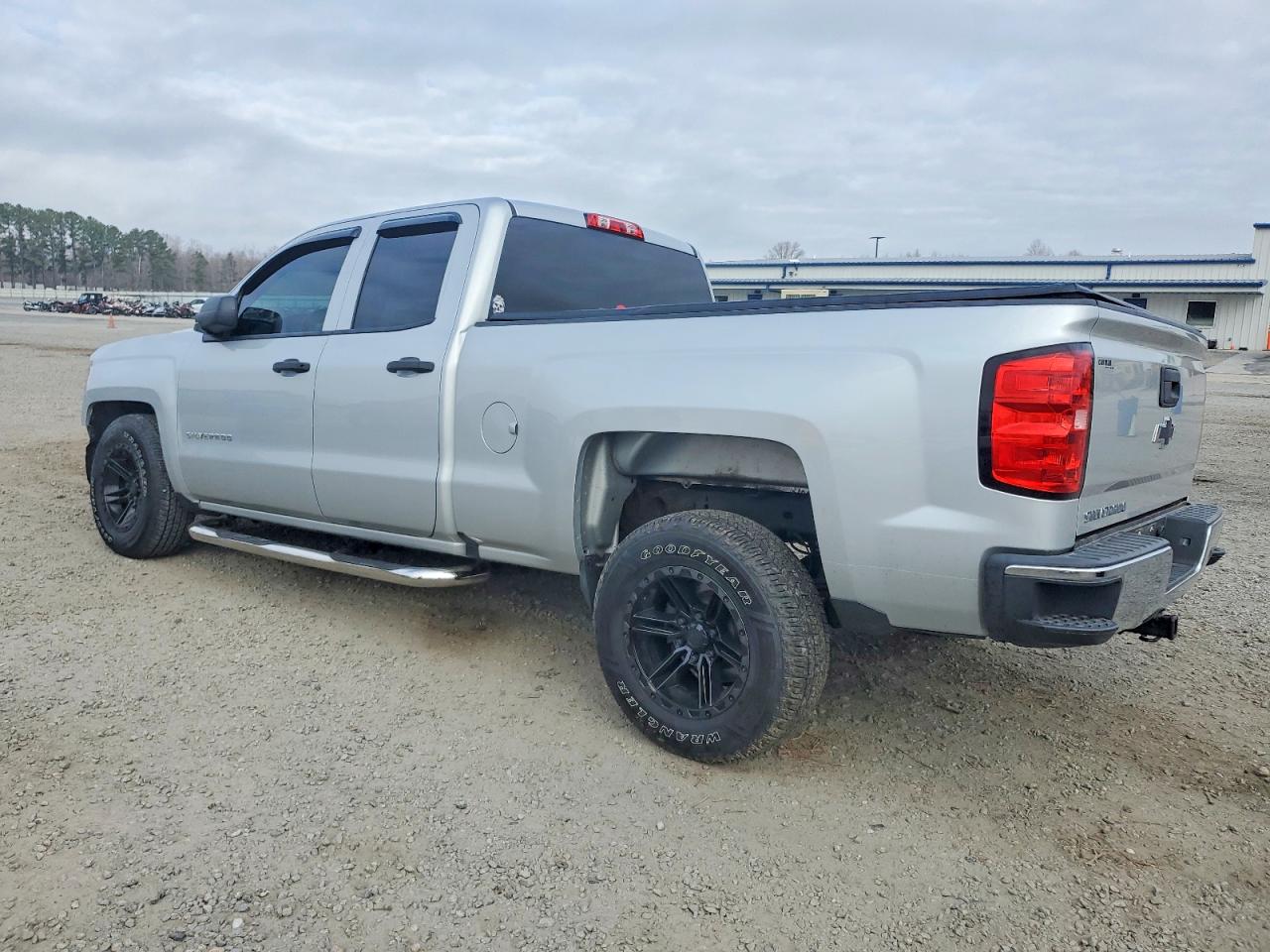 2017 CHEVROLET SILVERADO K1500 photo 2