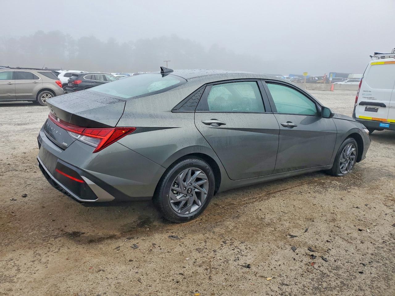 2025 HYUNDAI ELANTRA BLUE photo 3