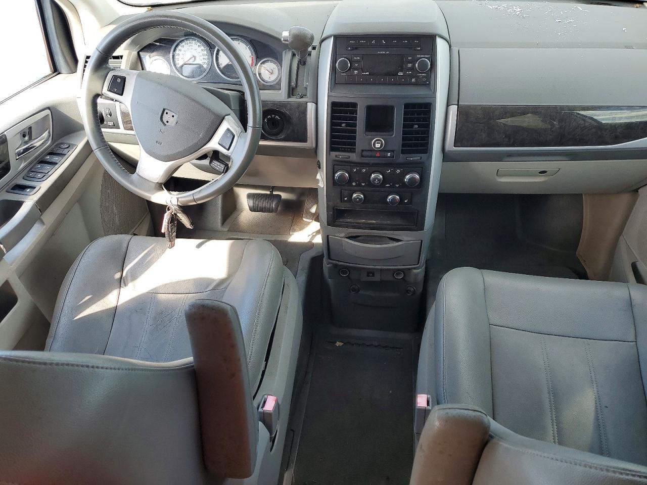 2010 DODGE GRAND CARAVAN SXT photo 8