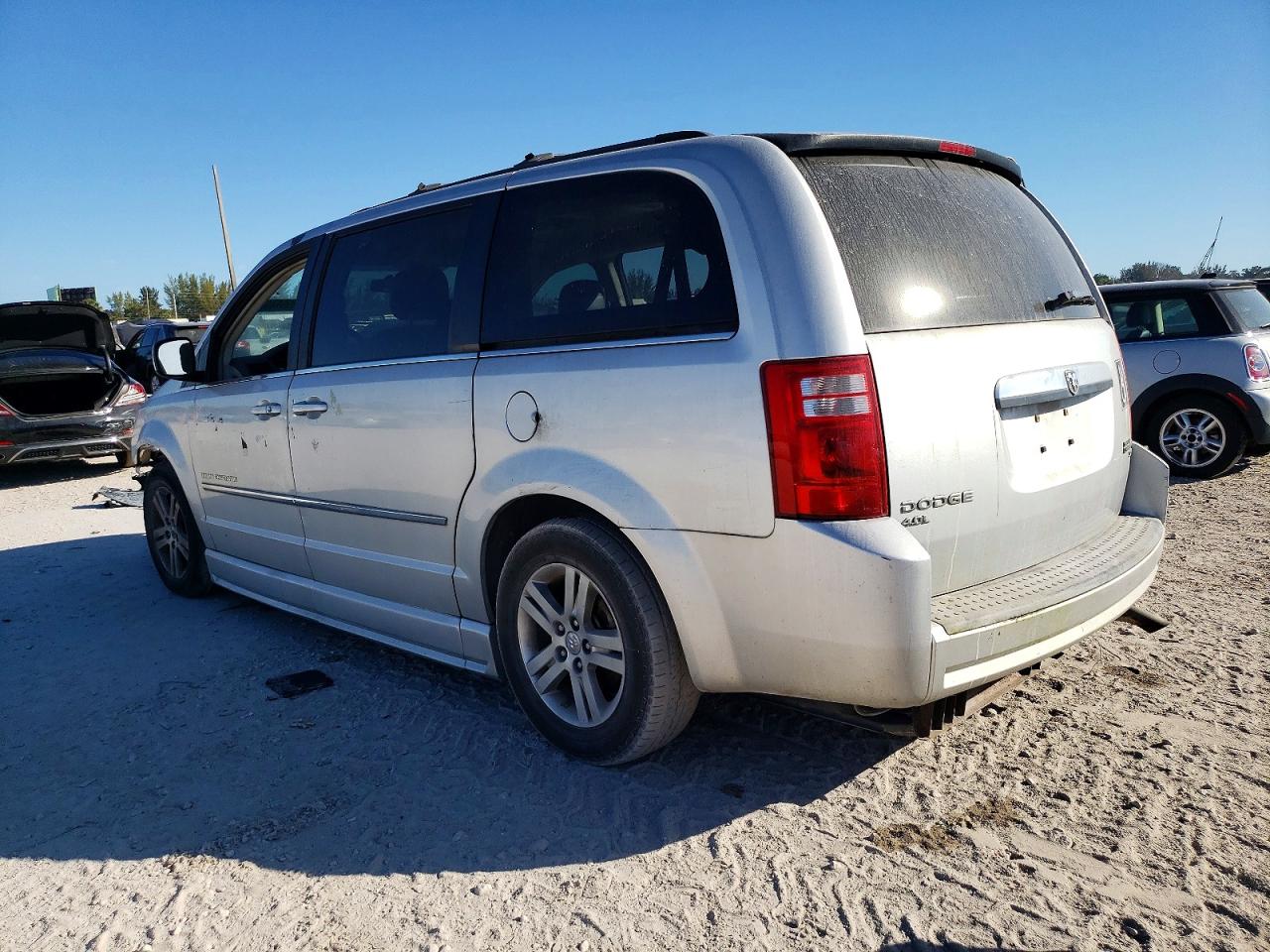 2010 DODGE GRAND CARAVAN SXT photo 2