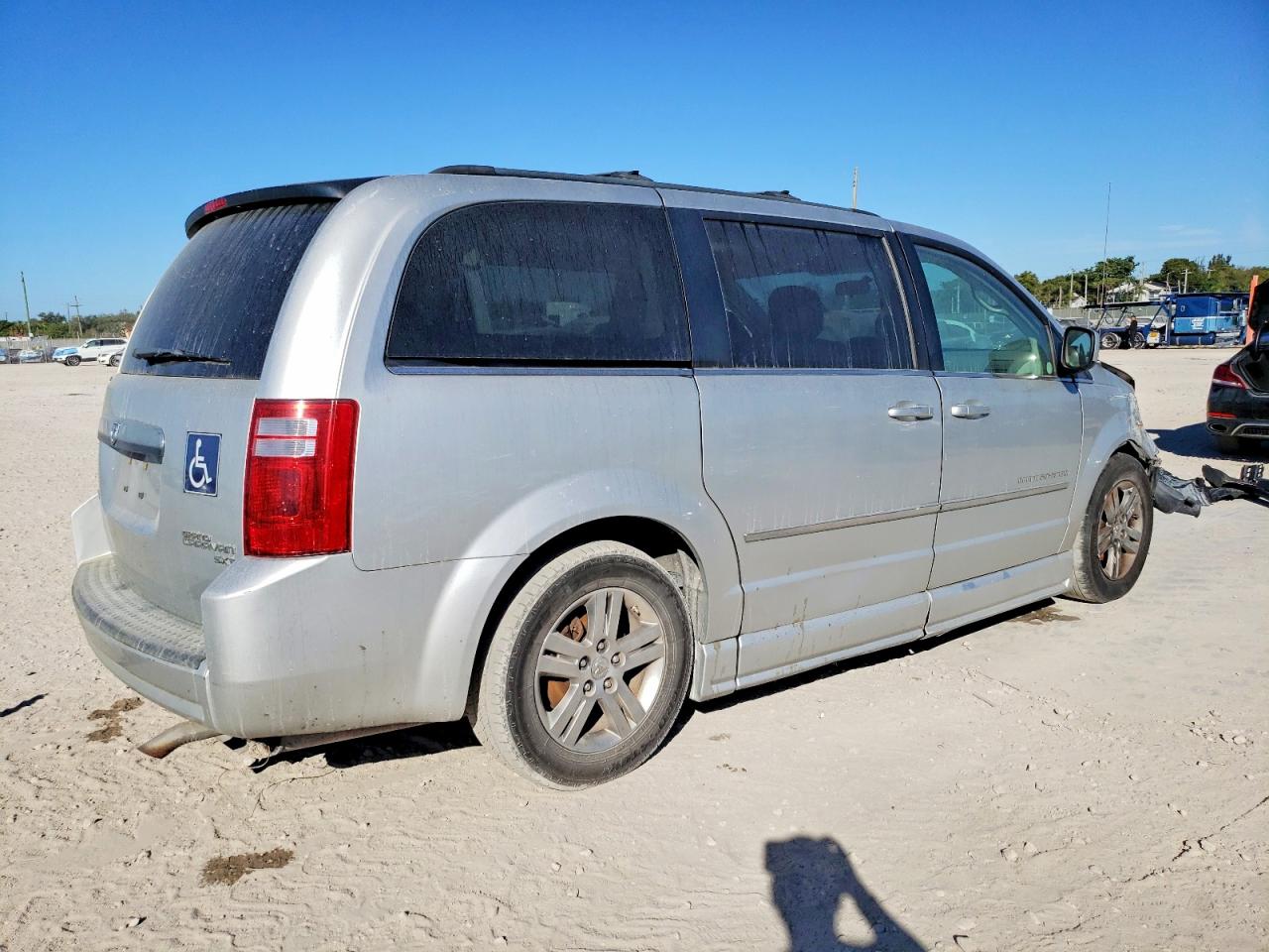 2010 DODGE GRAND CARAVAN SXT photo 3