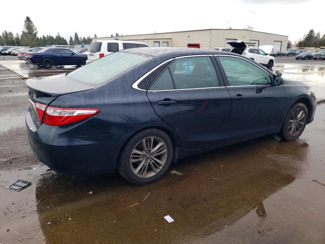 2017 TOYOTA CAMRY LE photo 3