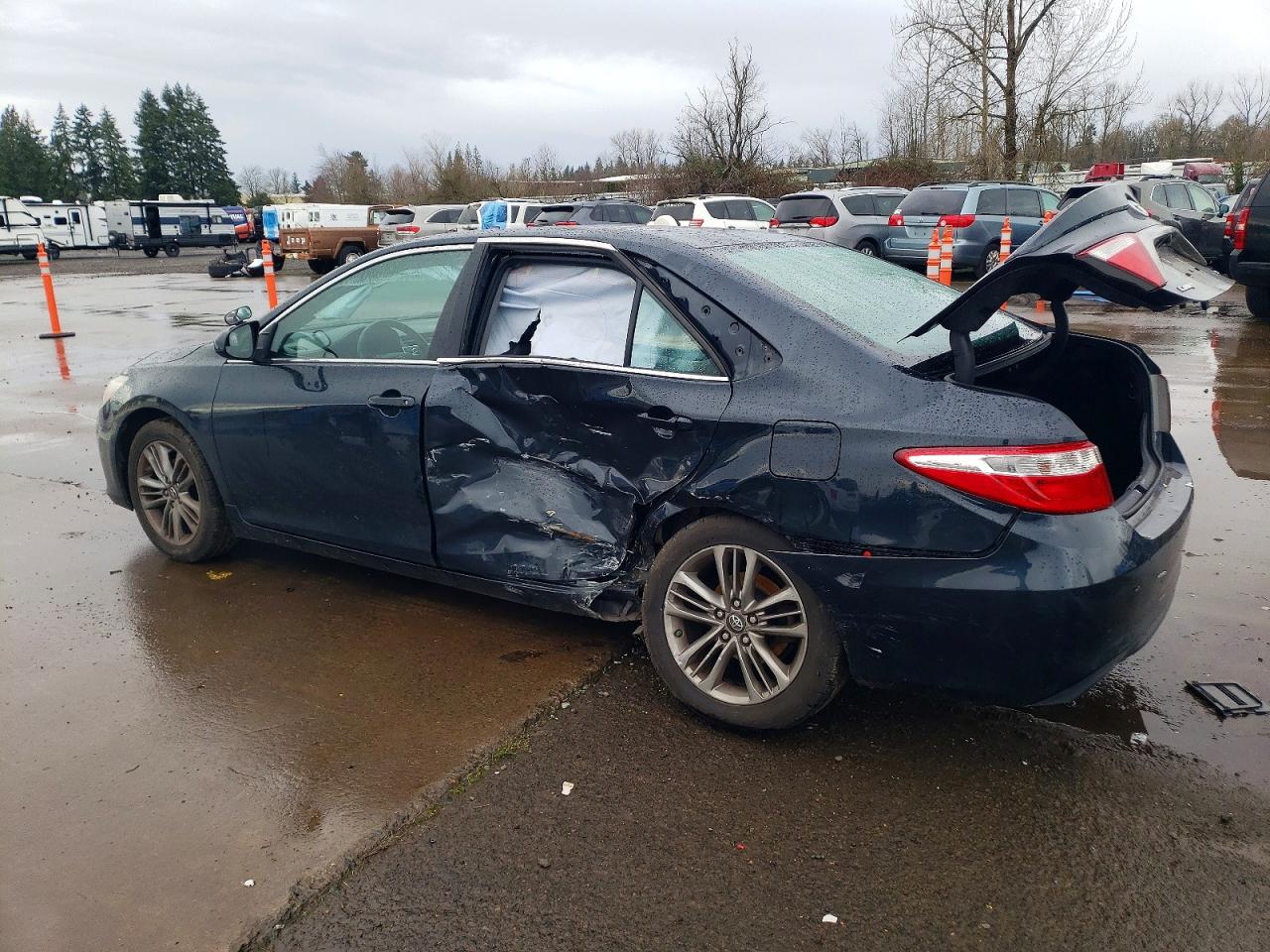2017 TOYOTA CAMRY LE photo 2