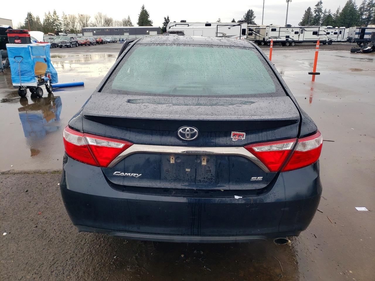 2017 TOYOTA CAMRY LE photo 6
