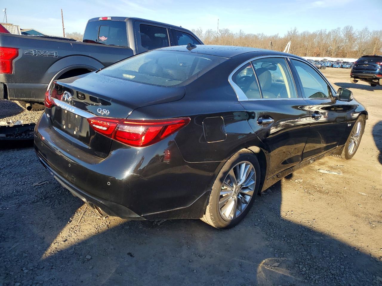 2018 INFINITI Q50 LUXE photo 3