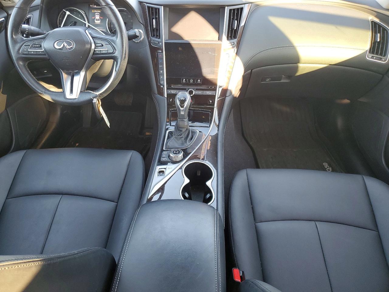 2018 INFINITI Q50 LUXE photo 8