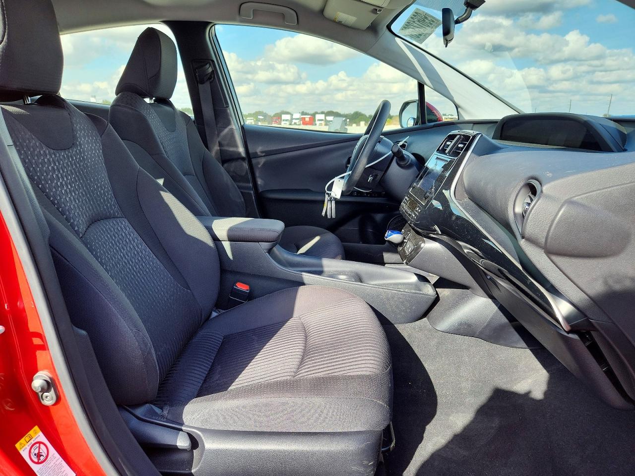 2016 TOYOTA PRIUS photo 7