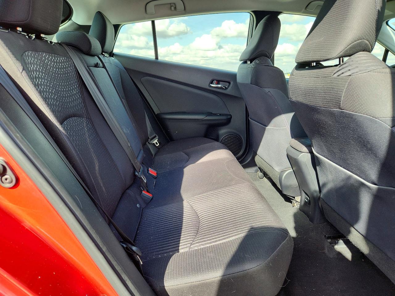 2016 TOYOTA PRIUS photo 10