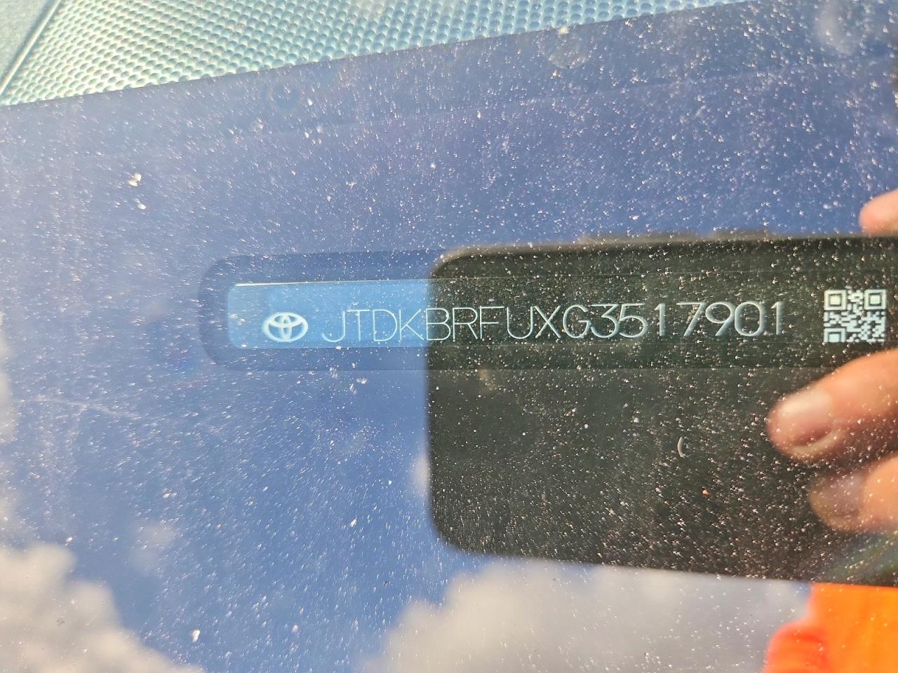 2016 TOYOTA PRIUS photo 13