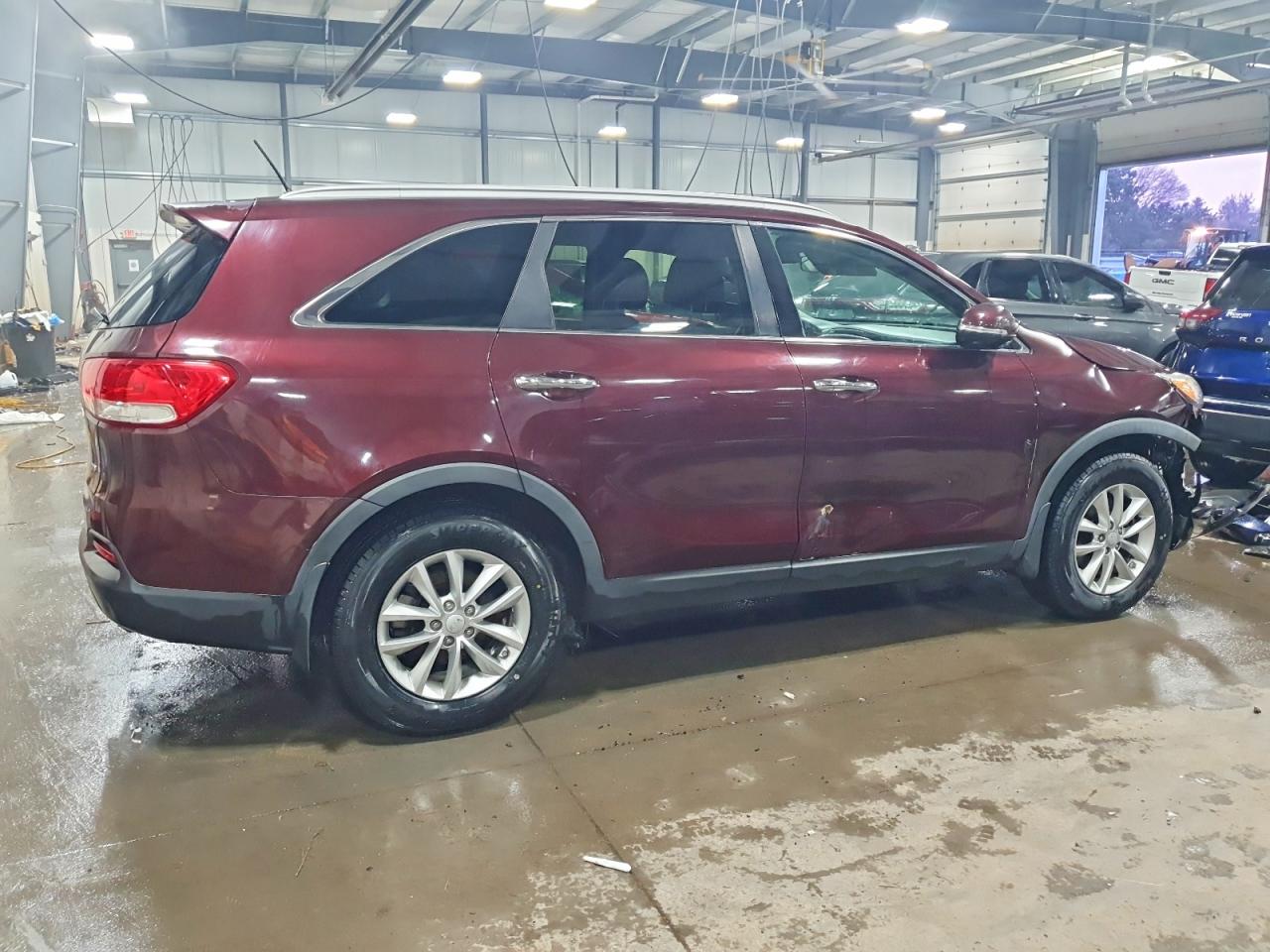 2017 KIA SORENTO LX photo 3