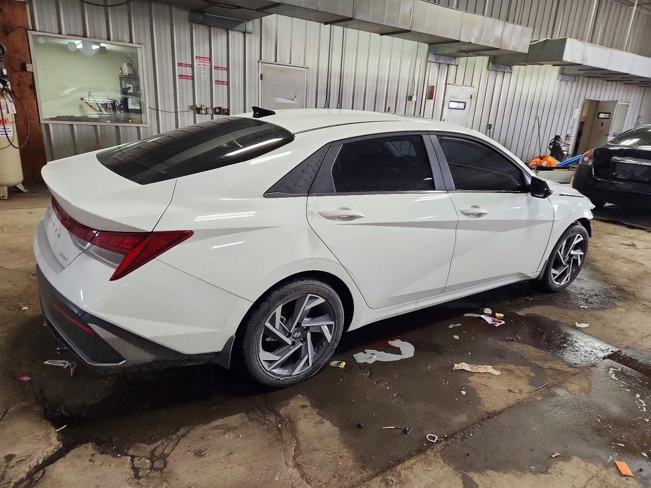 2025 HYUNDAI ELANTRA LIMITED photo 3