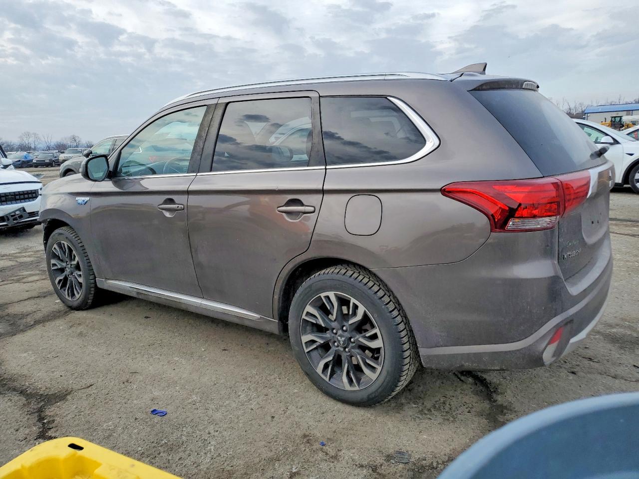 2018 MITSUBISHI OUTLANDER SE photo 2