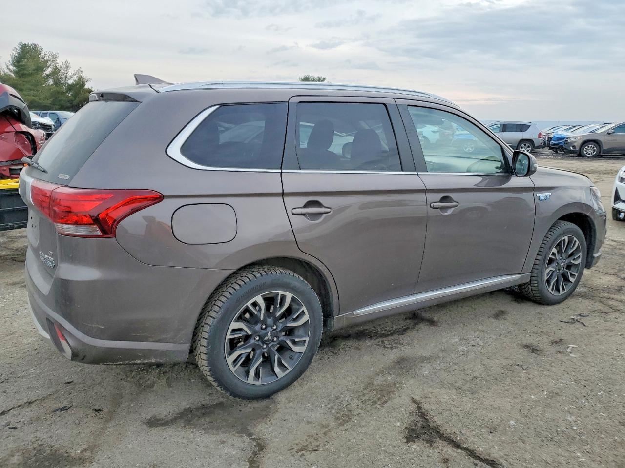 2018 MITSUBISHI OUTLANDER SE photo 3