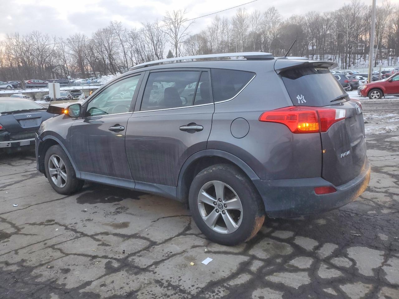 2015 TOYOTA RAV4 XLE photo 2