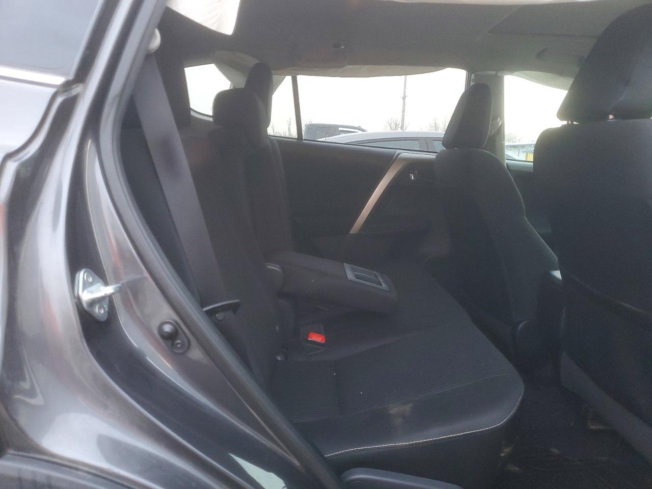2015 TOYOTA RAV4 XLE photo 11