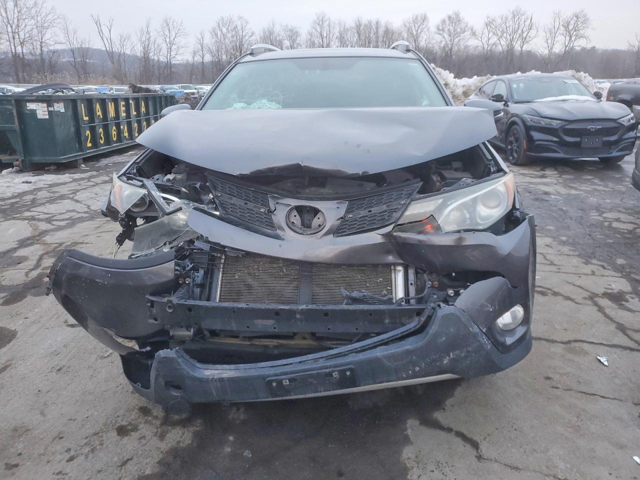 2015 TOYOTA RAV4 XLE photo 5
