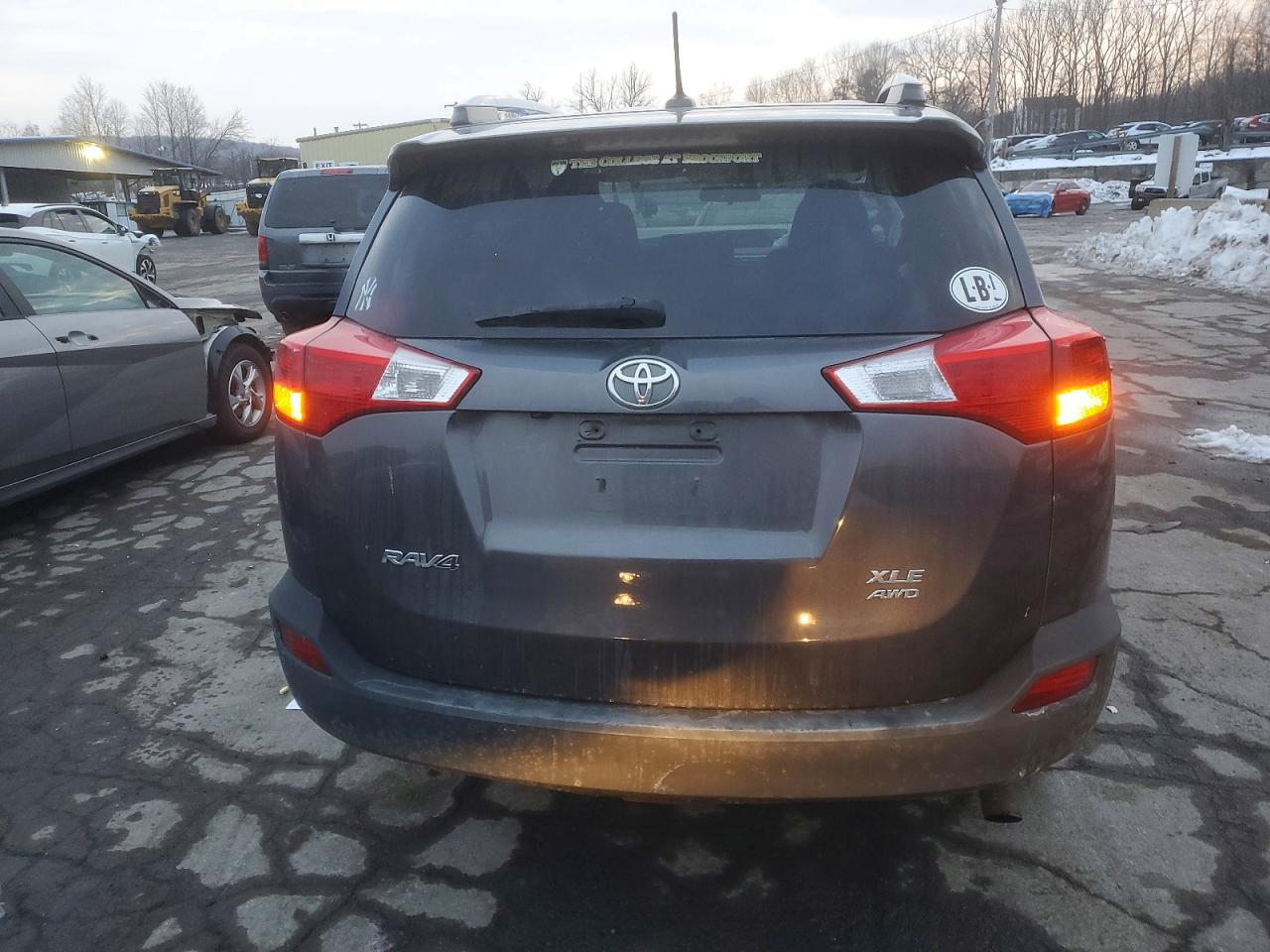 2015 TOYOTA RAV4 XLE photo 6