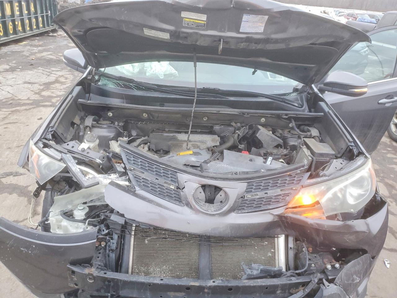 2015 TOYOTA RAV4 XLE photo 12