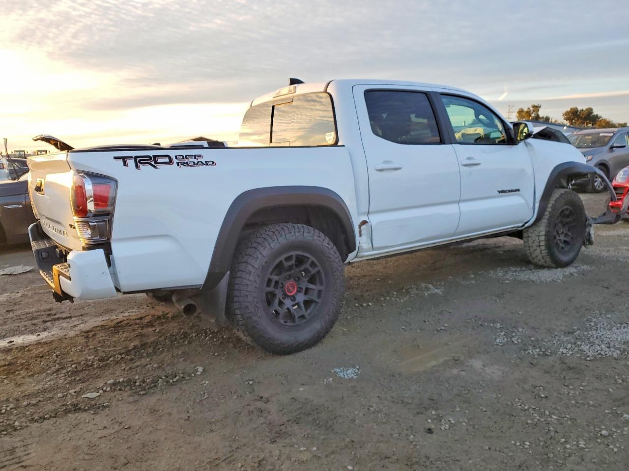 2022 TOYOTA TACOMA DOUBLE CAB photo 3