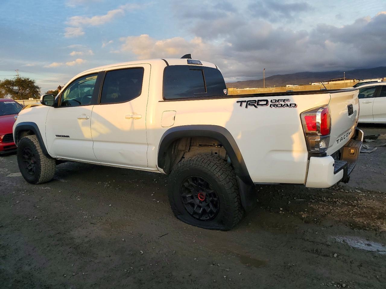 2022 TOYOTA TACOMA DOUBLE CAB photo 2