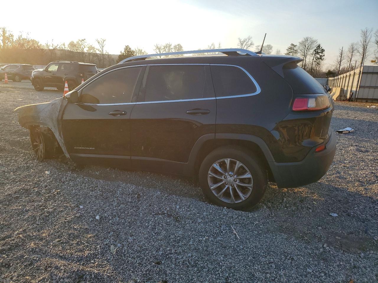 2019 JEEP CHEROKEE LATITUDE photo 4