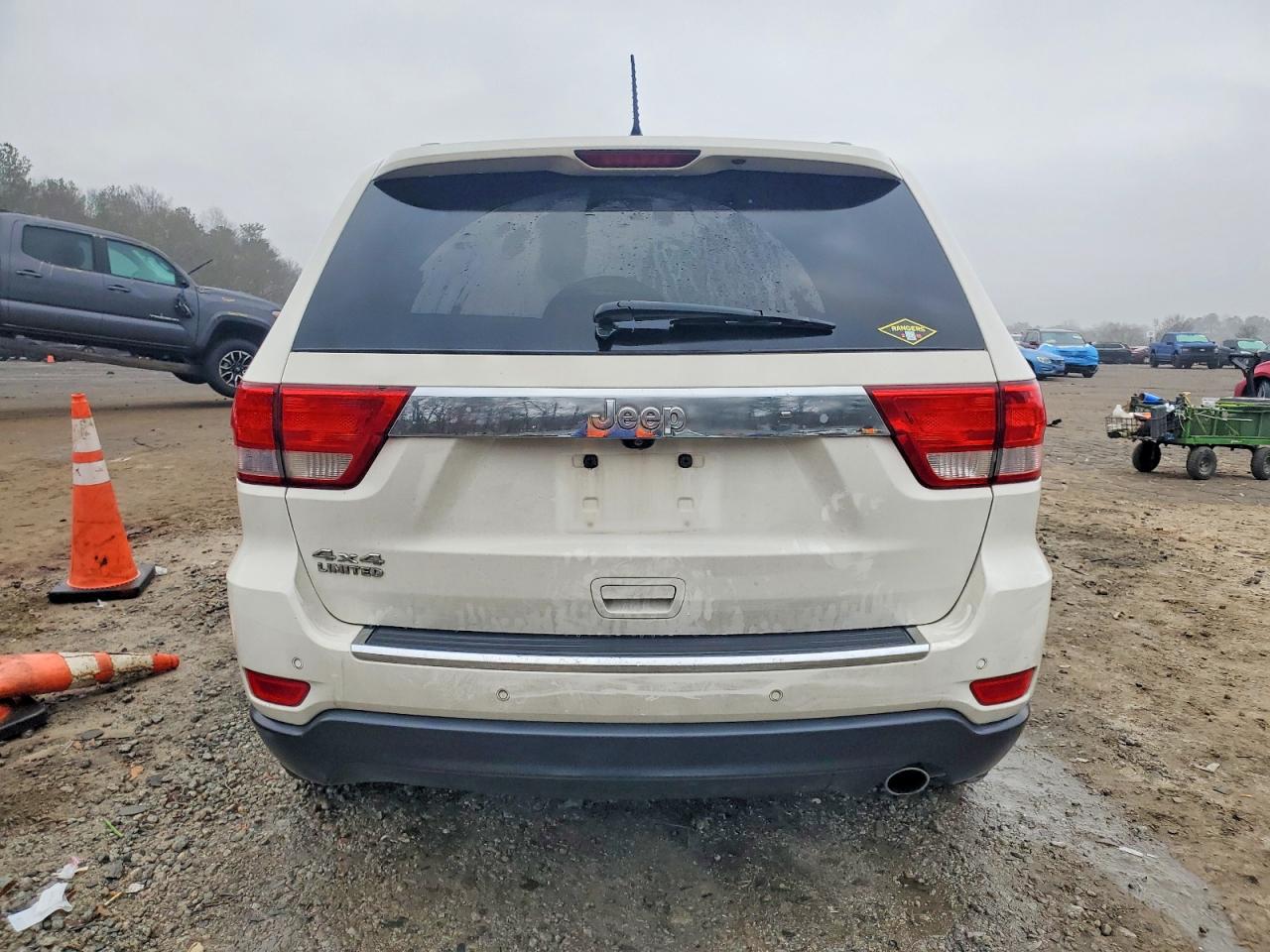 2011 JEEP GRAND CHEROKEE LIMITED photo 6