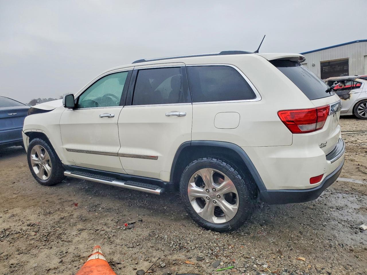 2011 JEEP GRAND CHEROKEE LIMITED photo 2