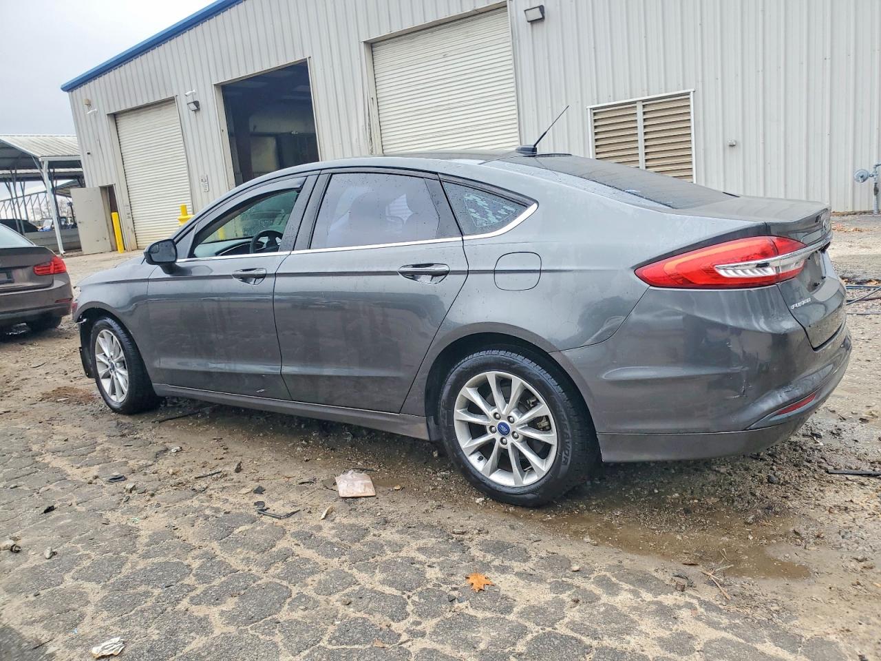 2017 FORD FUSION SE photo 2