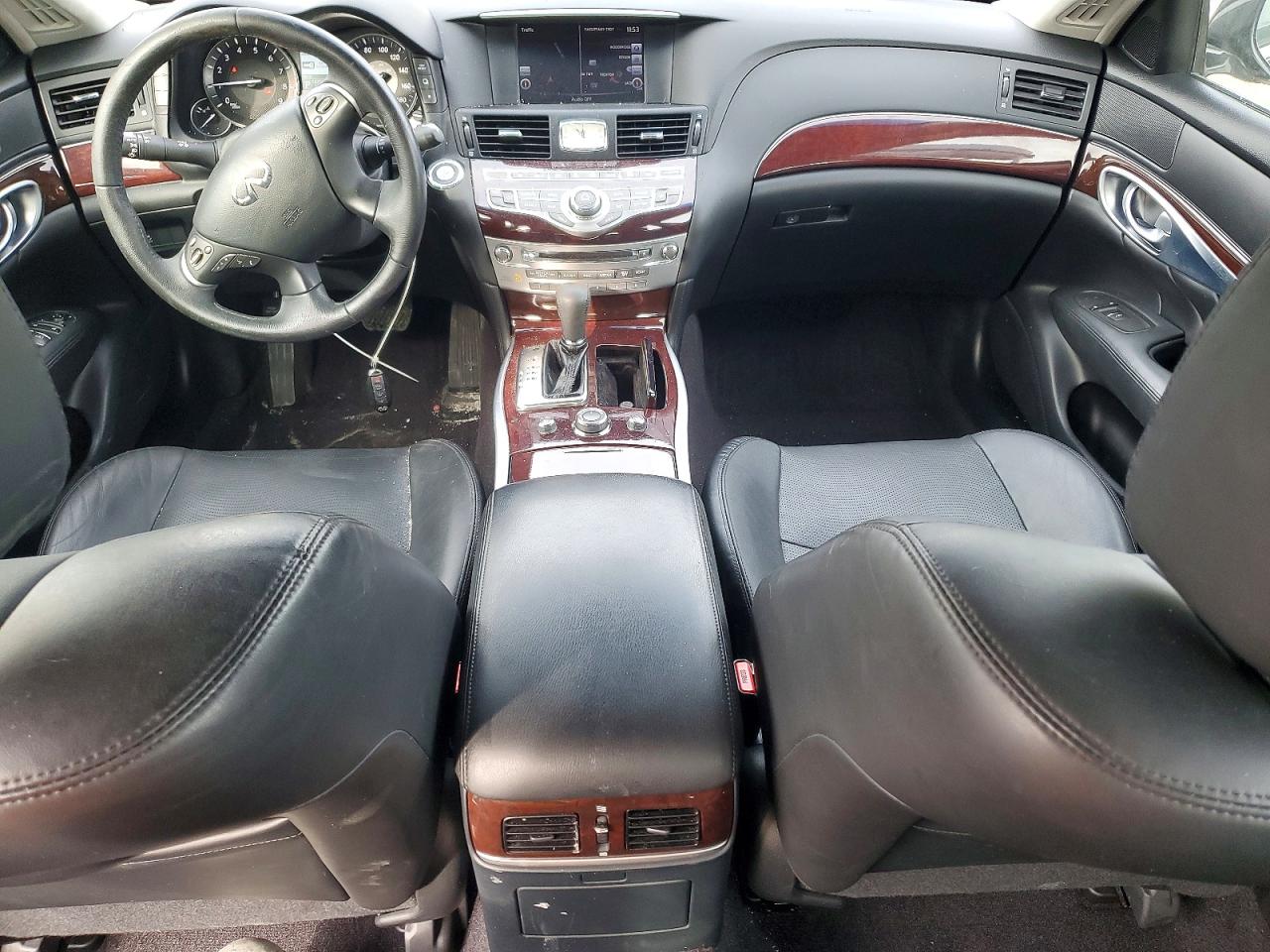 2018 INFINITI Q70L 3.7 LUXE photo 8