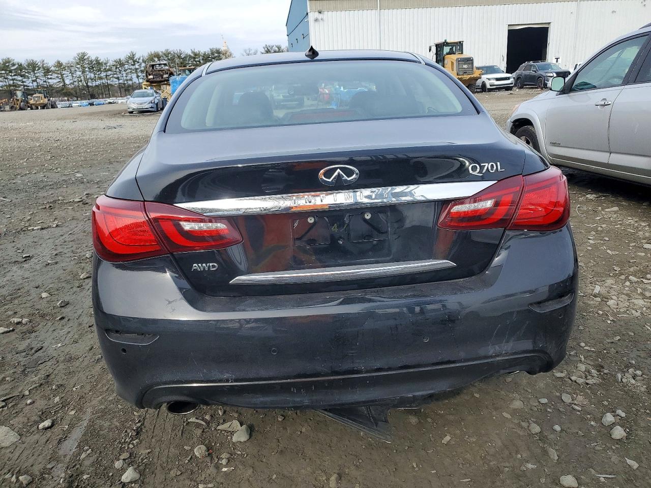 2018 INFINITI Q70L 3.7 LUXE photo 6