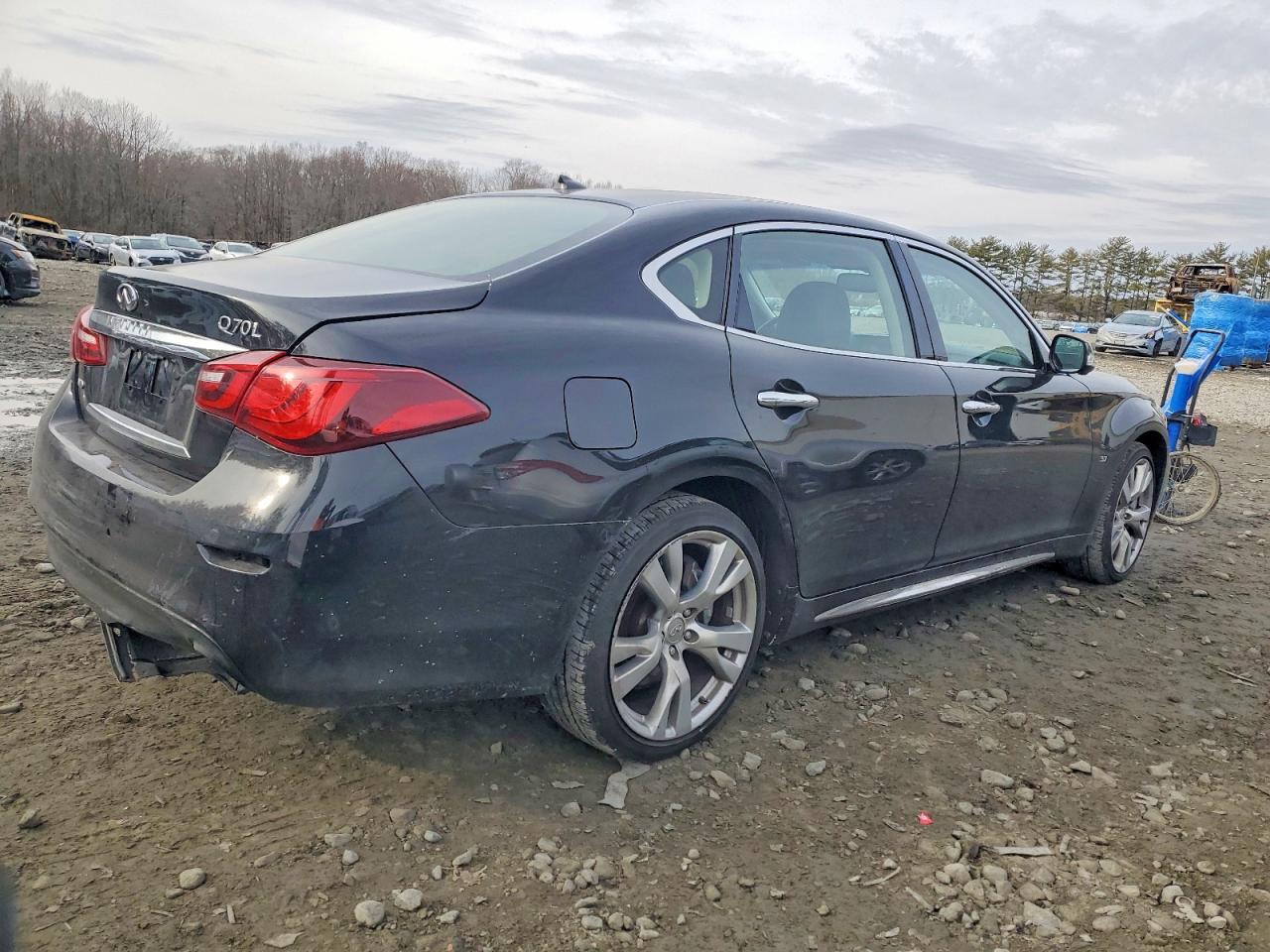 2018 INFINITI Q70L 3.7 LUXE photo 3