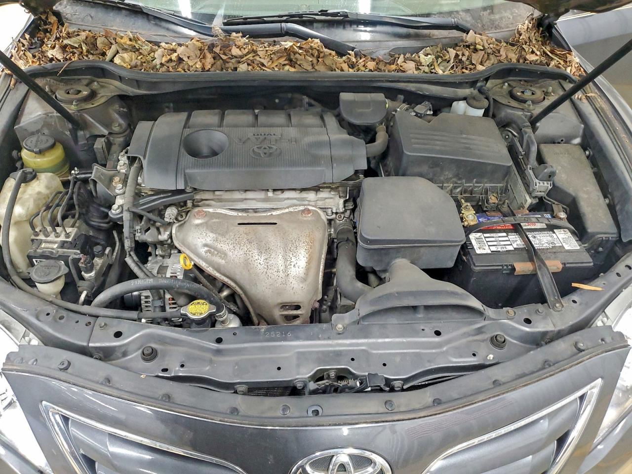 2011 TOYOTA CAMRY BASE photo 11