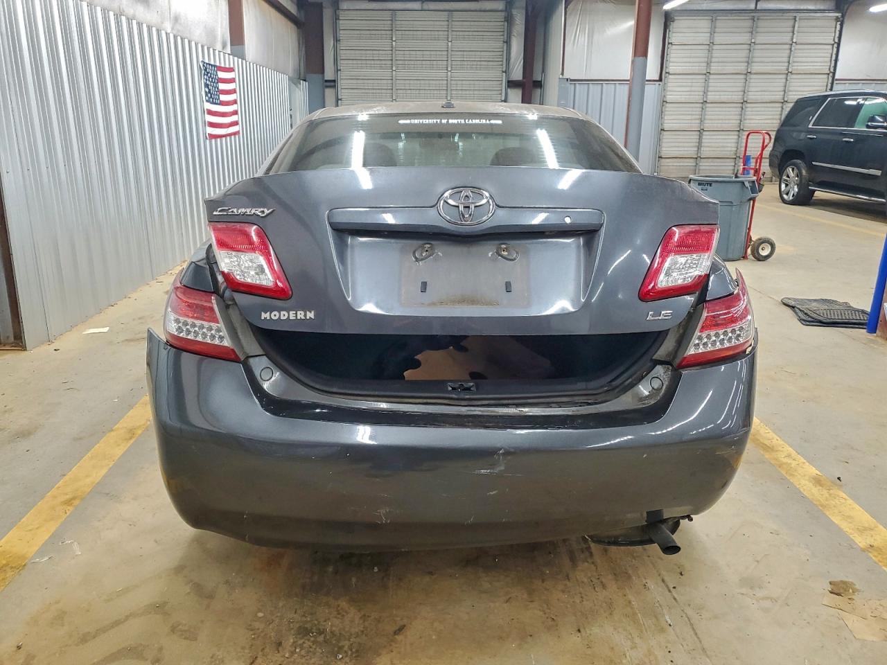 2011 TOYOTA CAMRY BASE photo 6