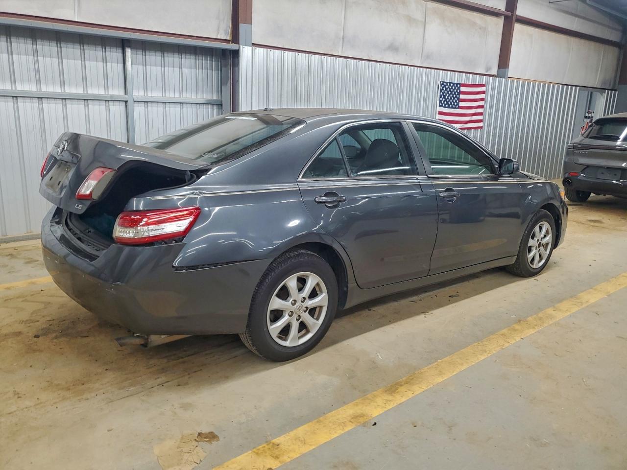 2011 TOYOTA CAMRY BASE photo 3