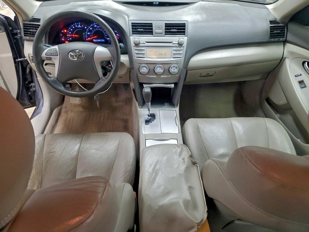 2011 TOYOTA CAMRY BASE photo 8